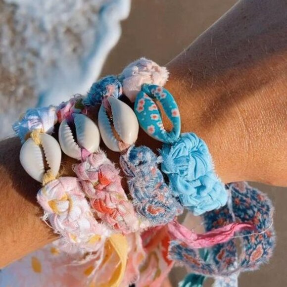 Beachy, Boho, Silk Fabric Wrap Bracelet w/ Shell, Logan Tay, Castaway Lolli, New - Picture 3 of 7